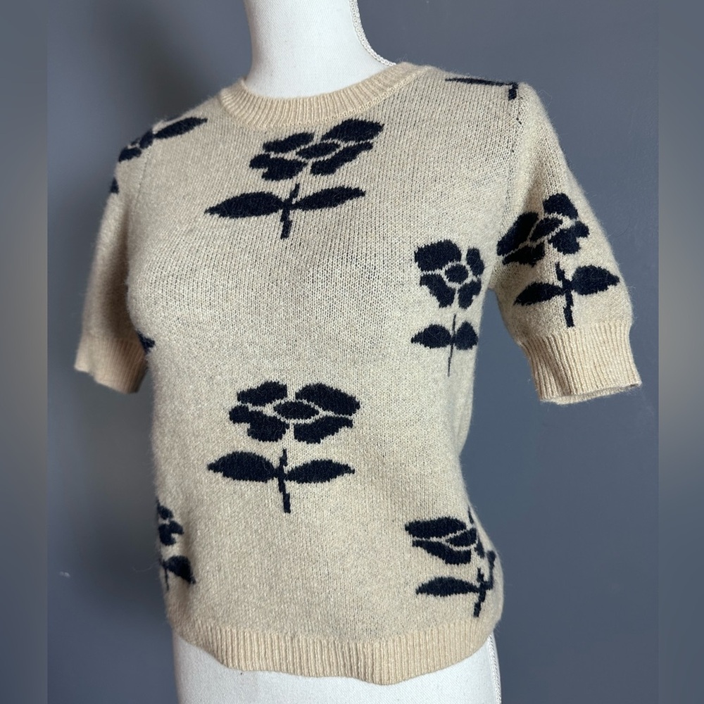 Cotton Emporium Cream Short-Sleeve Crewneck Sweater with Black Floral Motif